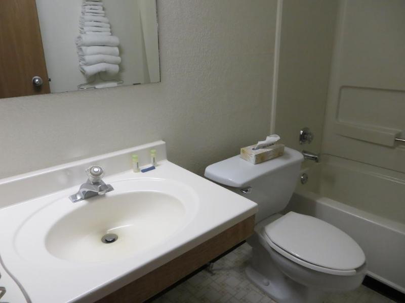Super 8 By Wyndham Saanichton Victoria Airport Hotel Bagian luar foto