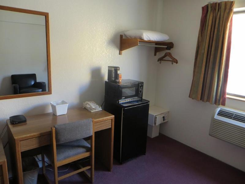 Super 8 By Wyndham Saanichton Victoria Airport Hotel Bagian luar foto