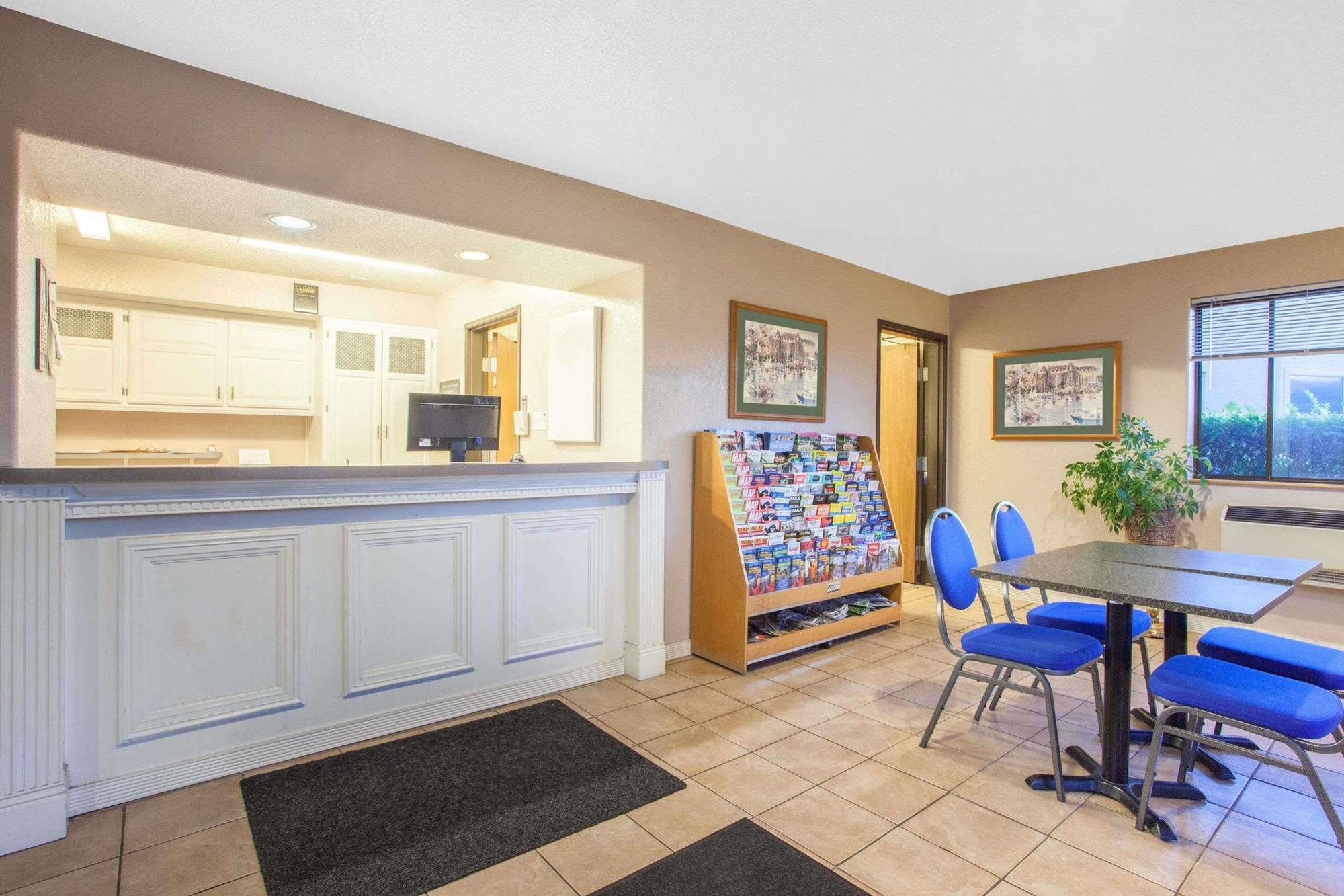 Super 8 By Wyndham Saanichton Victoria Airport Hotel Bagian luar foto