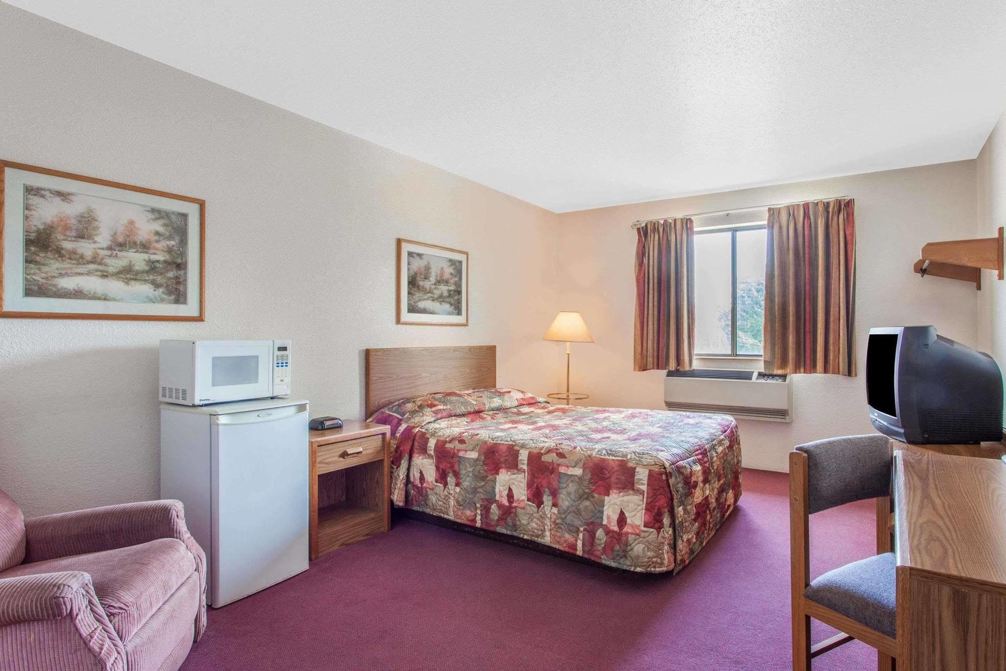 Super 8 By Wyndham Saanichton Victoria Airport Hotel Bagian luar foto