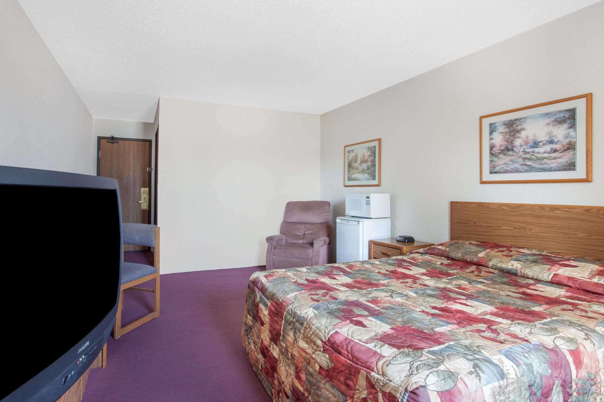 Super 8 By Wyndham Saanichton Victoria Airport Hotel Bagian luar foto