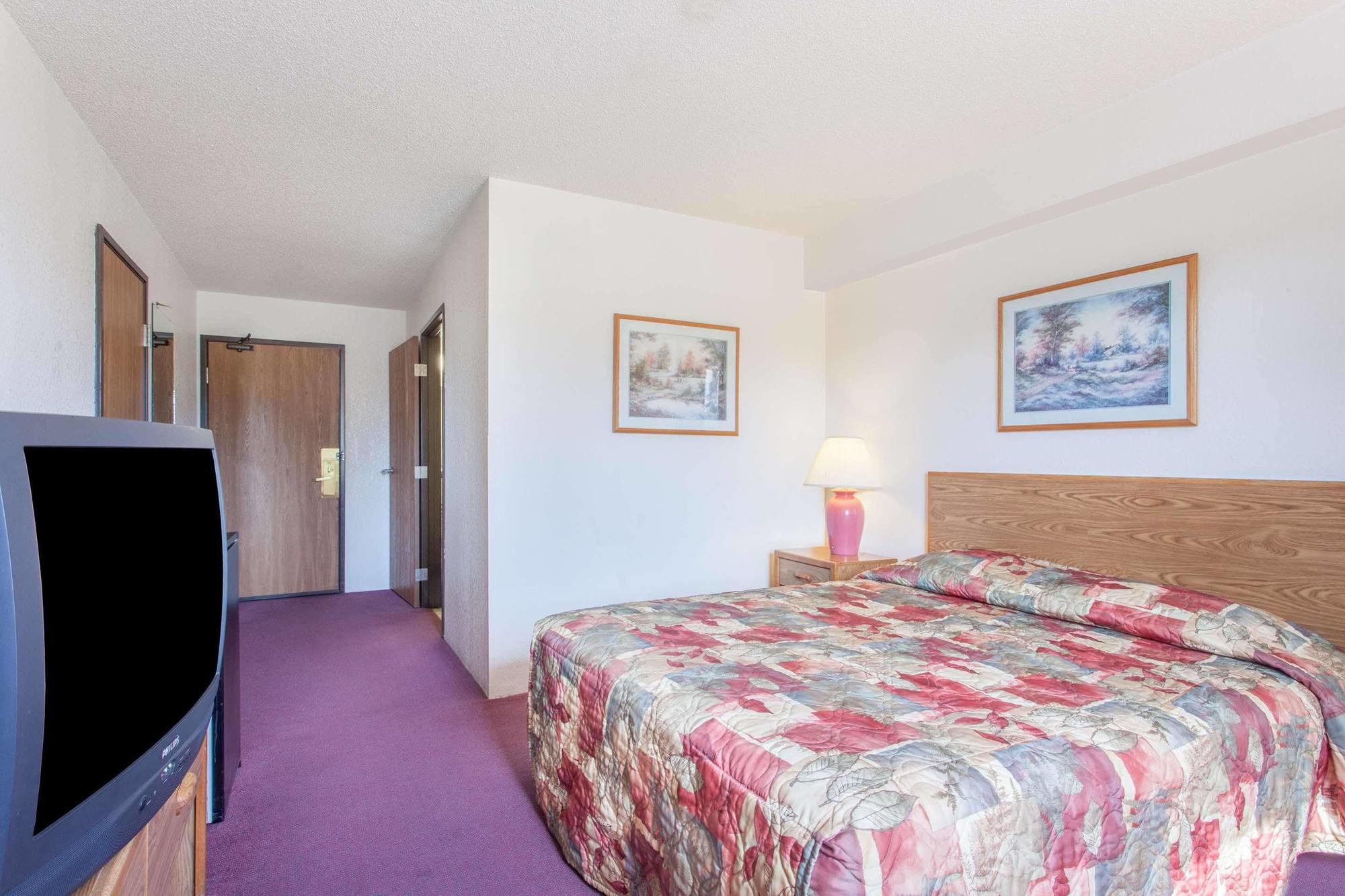 Super 8 By Wyndham Saanichton Victoria Airport Hotel Bagian luar foto