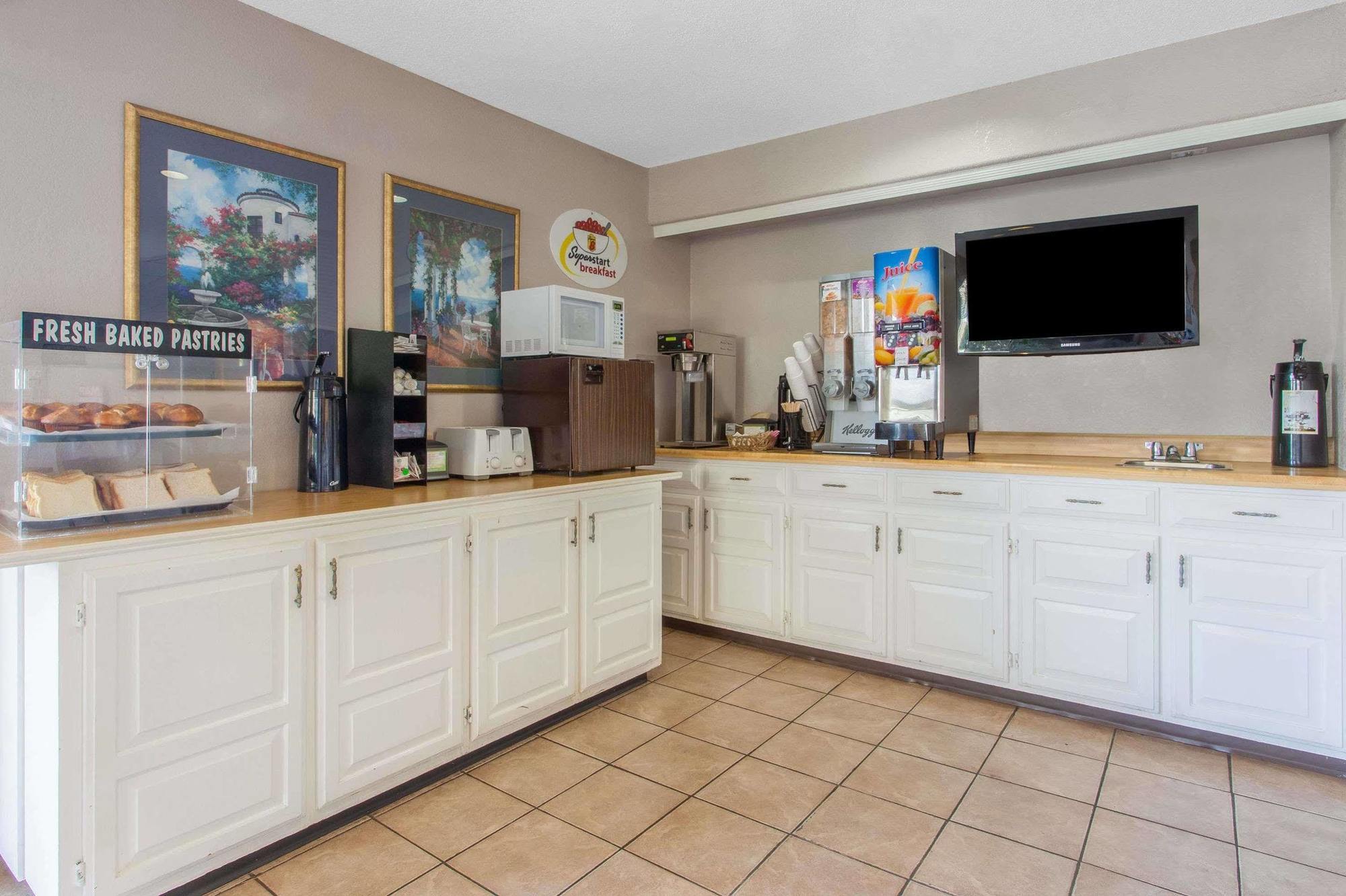 Super 8 By Wyndham Saanichton Victoria Airport Hotel Bagian luar foto
