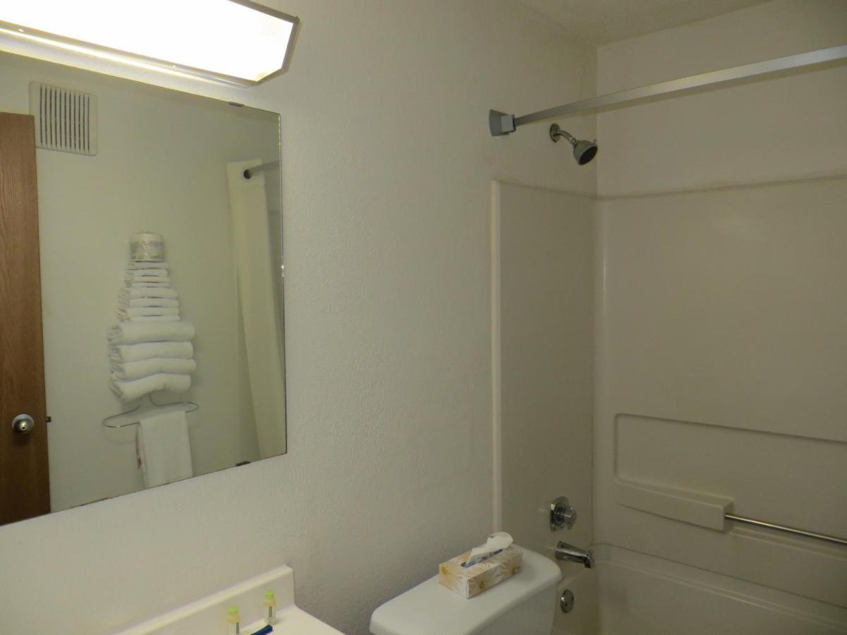 Super 8 By Wyndham Saanichton Victoria Airport Hotel Ruang foto